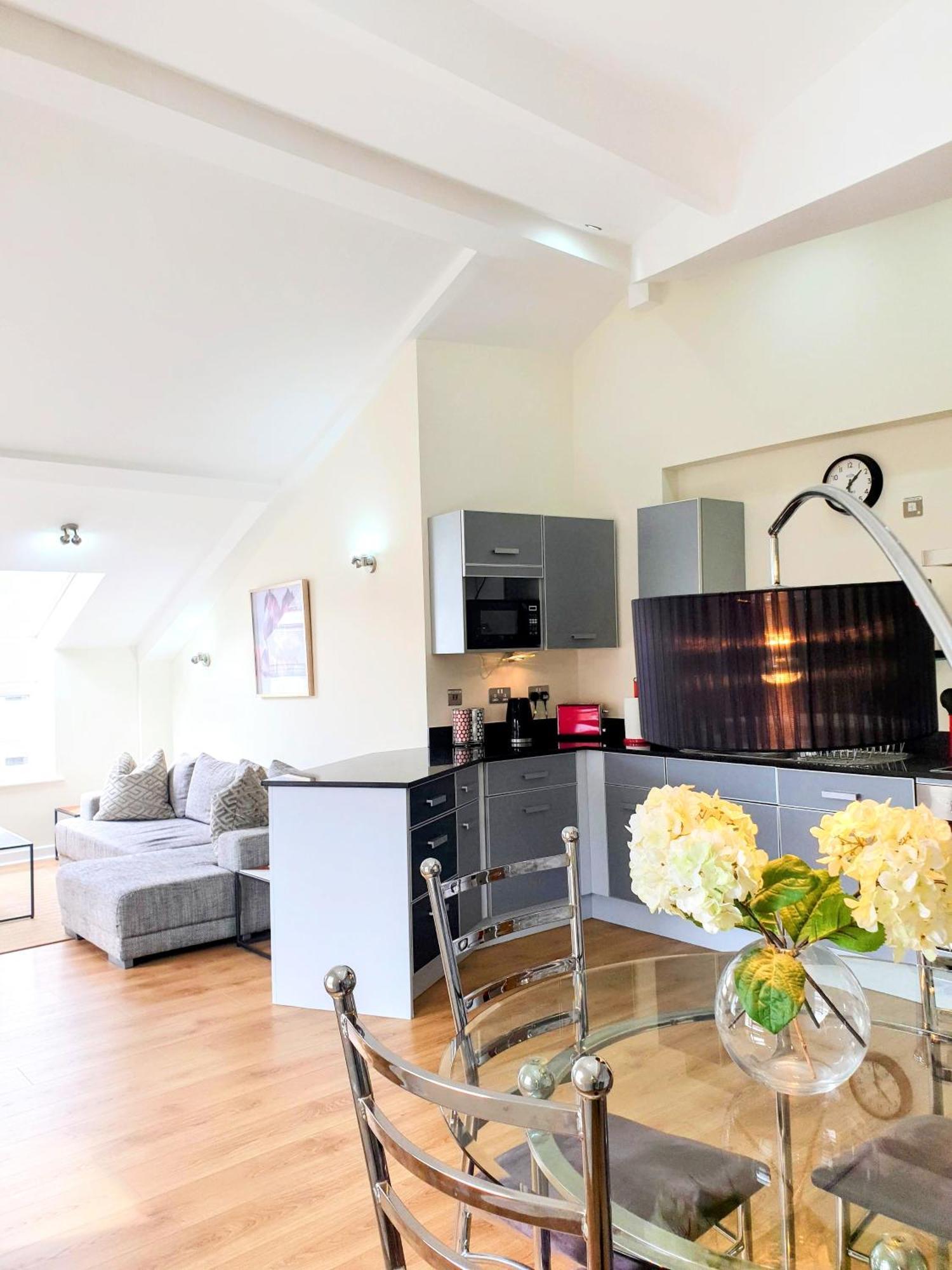 The Penthouse At Regent House Light And Airy Top Floor With Lift Access 1 Bedroom En-Suite Luxury Apartment Ultra Central Location Harrogate Exterior foto